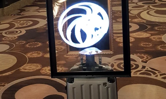 Amazing 3D holographic sign